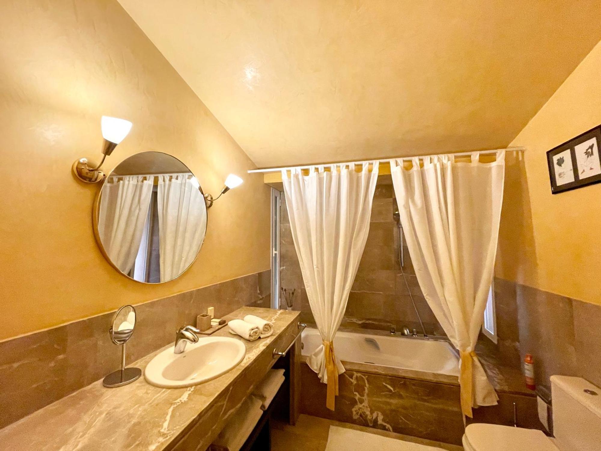 Confortable Chalet Con Piscina 布尼约拉 外观 照片