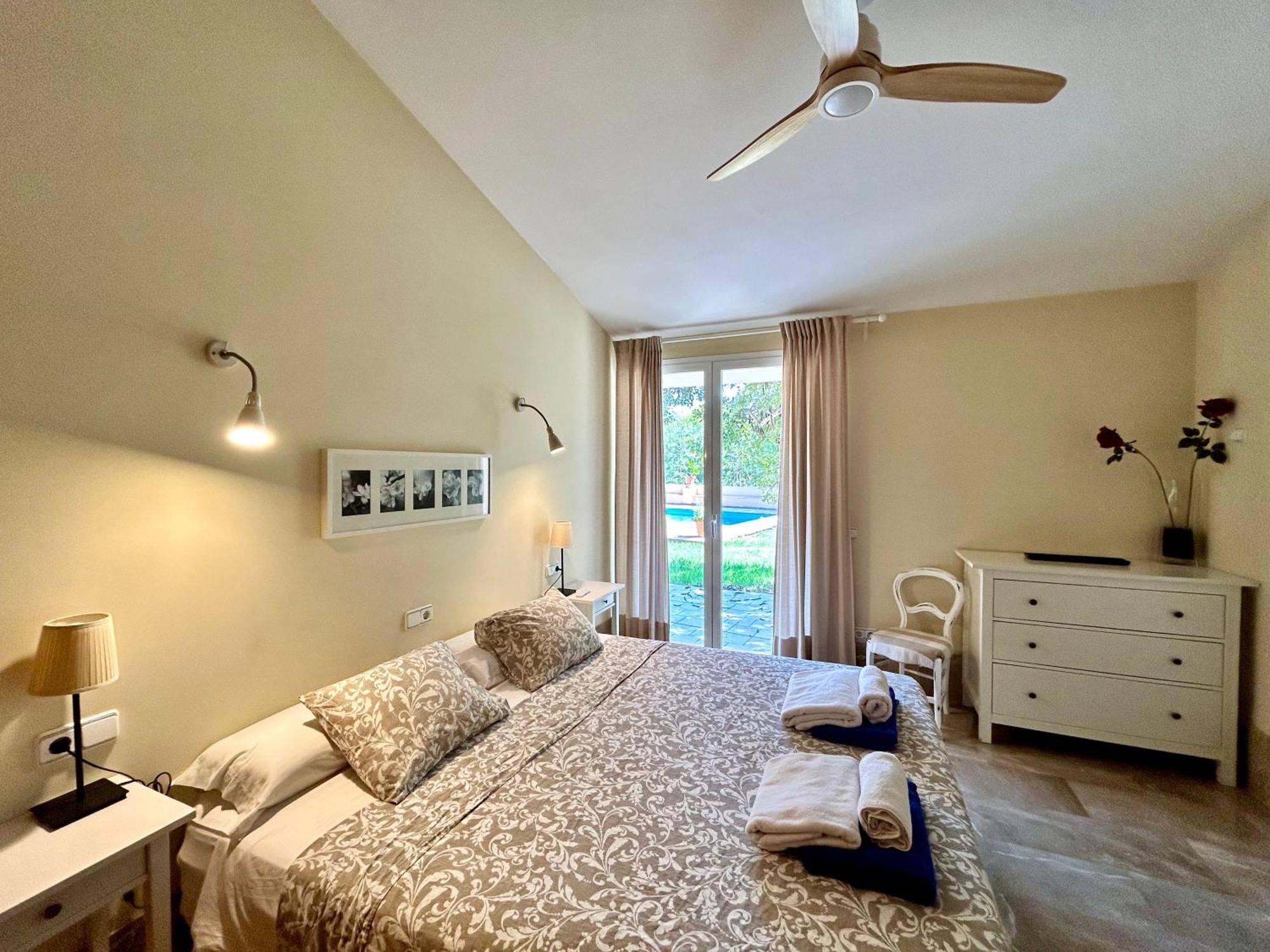 Confortable Chalet Con Piscina 布尼约拉 外观 照片